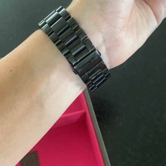 Michael kors watch - Picture 3 of 4